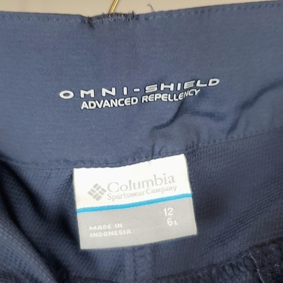 Columbia Omni-Shield Advanced Repellency Navy Blue 6 Inch Shorts - Picture 3 of 5